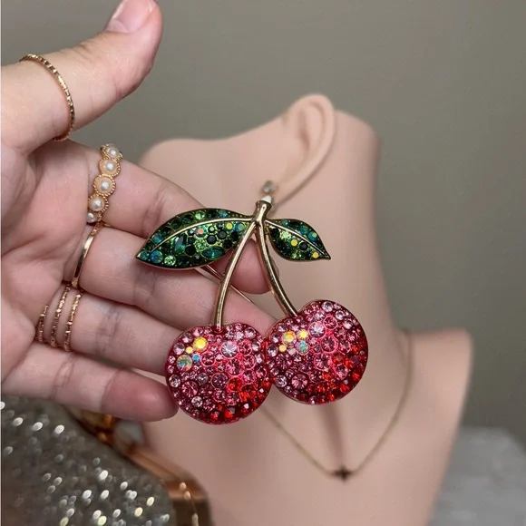 ⚜️🍒 Red Cherry Brooch with Green Leaves 🍃 - Picture 3 of 6